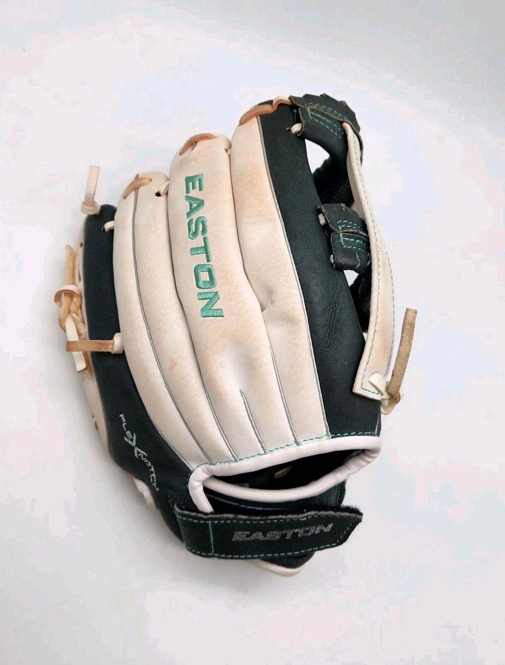 Easton Ghost Flex Youth Fastpitch Softball Glove Right Hand Throw GFY11MG 11"